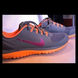Woman’s Nike Reax Run 5